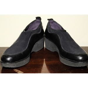 Donald J Pliner  Platform Slip On